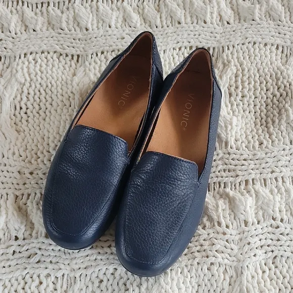 Vionic Elora Leather Navy Loafers Womens Size 6.5 NWOT