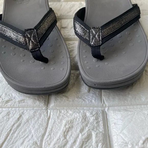 Vionic High Tide Platform Metallic Gray Black Thong Sandals 10 wide