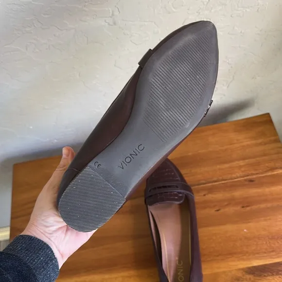Vionic Women's Brown Loafers size 7.5 embossed leather