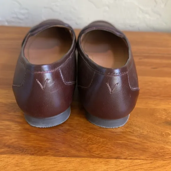 Vionic Women's Brown Loafers size 7.5 embossed leather