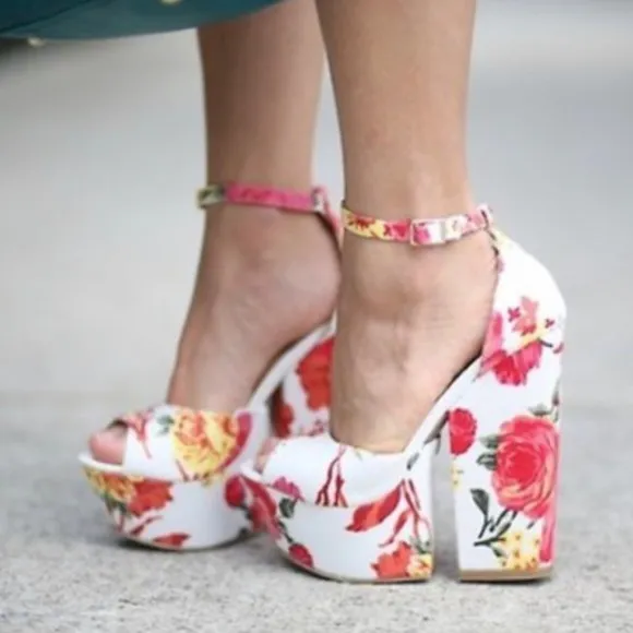 White floral high platform heel ankle strap wedge sandals Sz 10 shoe dazzle