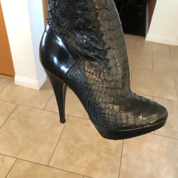Woman’s Barbara Bui Textured Leather Platform Stiletto Ankle Boot EU 37.5/US 7