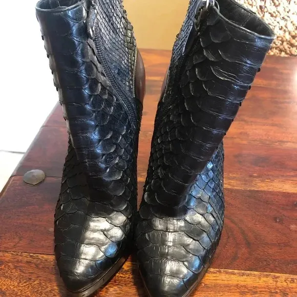 Woman’s Barbara Bui Textured Leather Platform Stiletto Ankle Boot EU 37.5/US 7