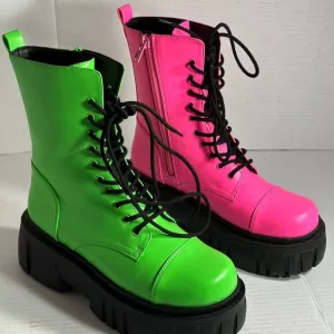 WOMAN'S BOOTS SIZE 9M CLUBB EXX/DOLLS KILL