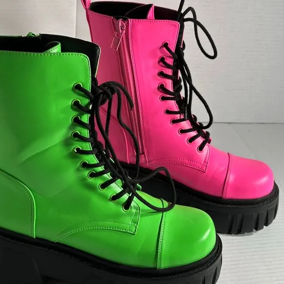 WOMAN'S BOOTS SIZE 9M CLUBB EXX/DOLLS KILL