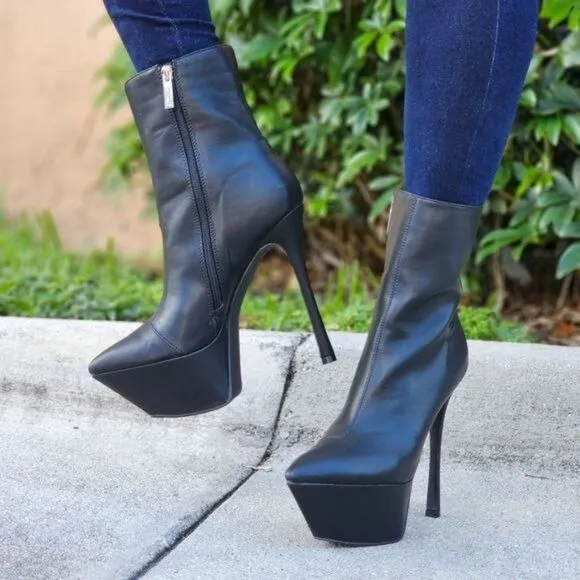 Women Pointy Toe Heel Boot Black Color