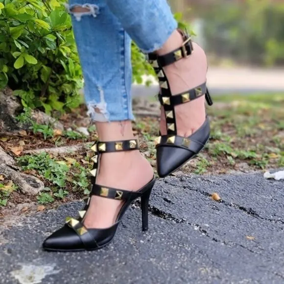 Women's Black Rockstud Ankle Strap Pump