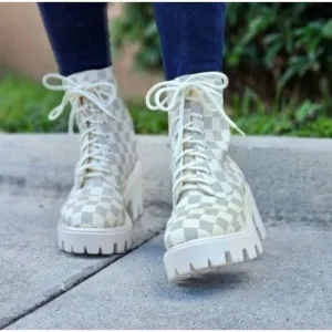 Womens Checkered Lace Up Block Heel Boots