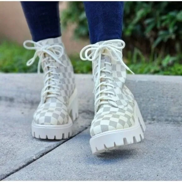 Womens Checkered Lace Up Block Heel Boots