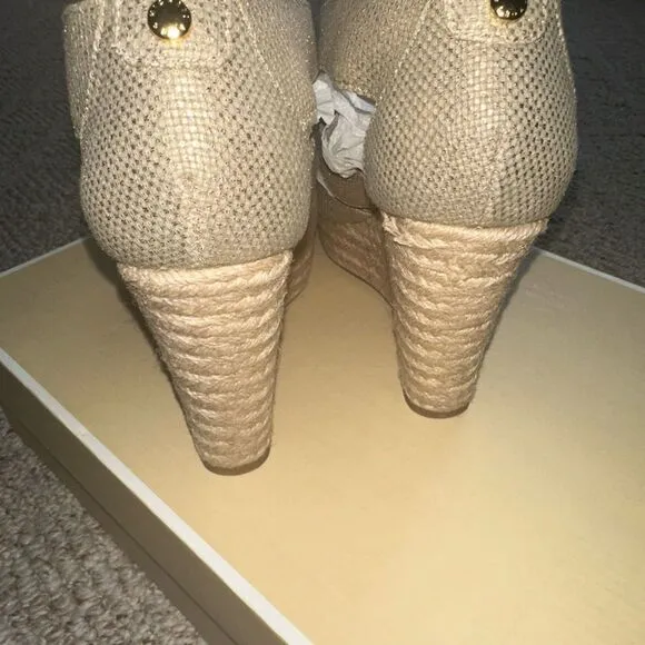 Womens Michael Kors Espadrille Gold Wedge Sandals size 6 EUC
