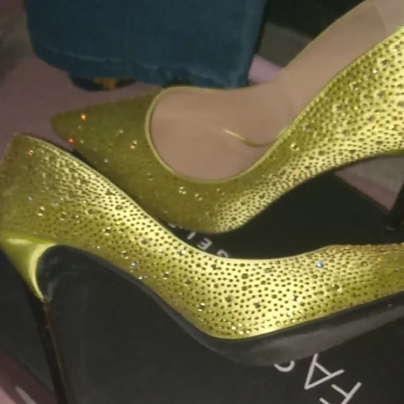 Women's Neon Green Pointed-Toe Stiletto w Gold Heels &amp; Rhinestone Detail Size 9