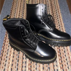 Women's New Without Box Dr. Martens Air Wair Platform Boots Size 8