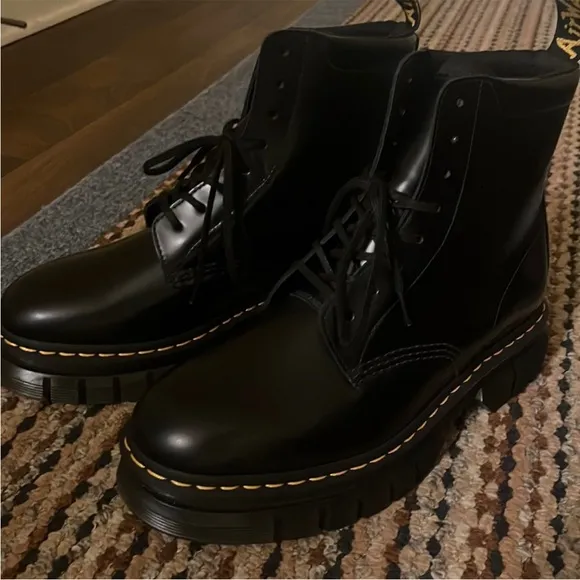 Women's New Without Box Dr. Martens Air Wair Platform Boots Size 8