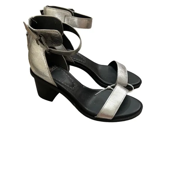 ✅Womens Zodiac Ilsa Block Heel Sandal in Metallic Silver