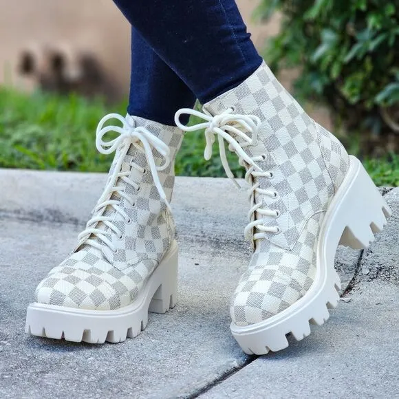 Womens Checkered Lace Up Block Heel Boots