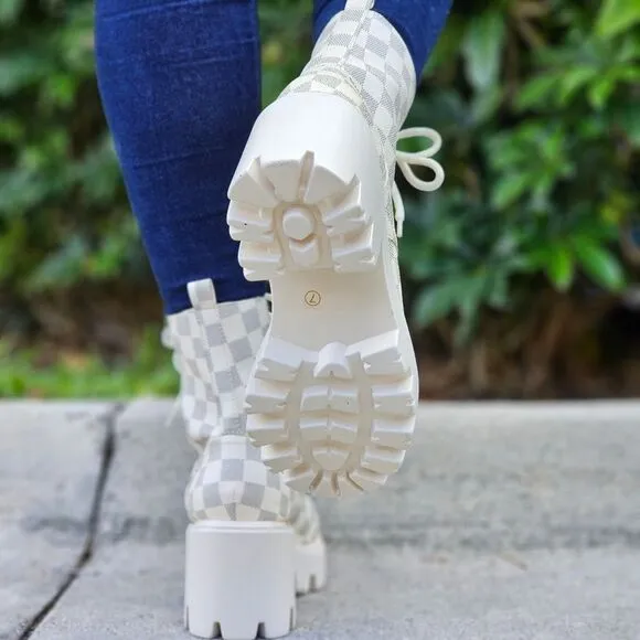 Womens Checkered Lace Up Block Heel Boots