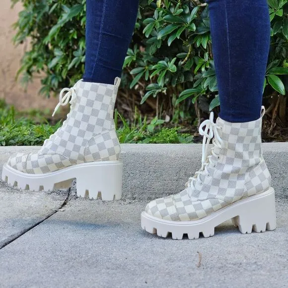Womens Checkered Lace Up Block Heel Boots