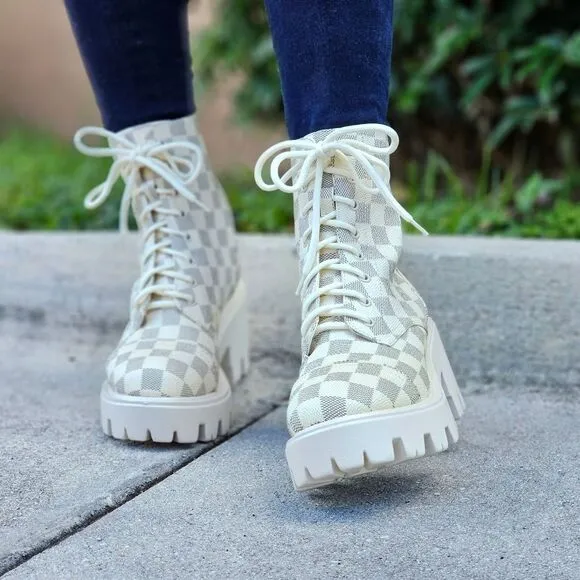 Womens Checkered Lace Up Block Heel Boots