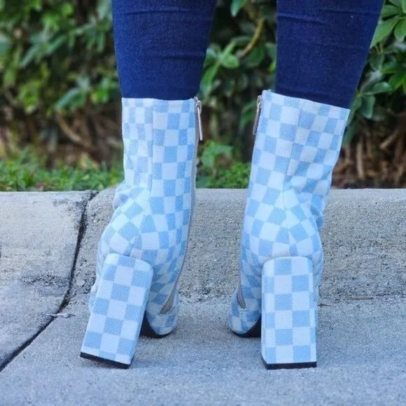 Womens Checkered Print Square Toe Block Heel Bootie