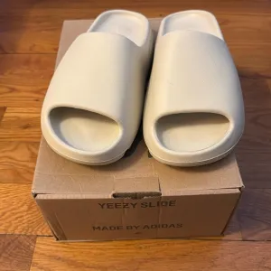 Yeezy flats shoes