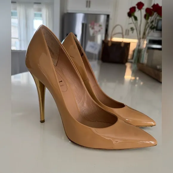 Yves Saint Laurent Paris YSL Beige Patent Pointed Pumps Sz 39 Nude Leather gold
