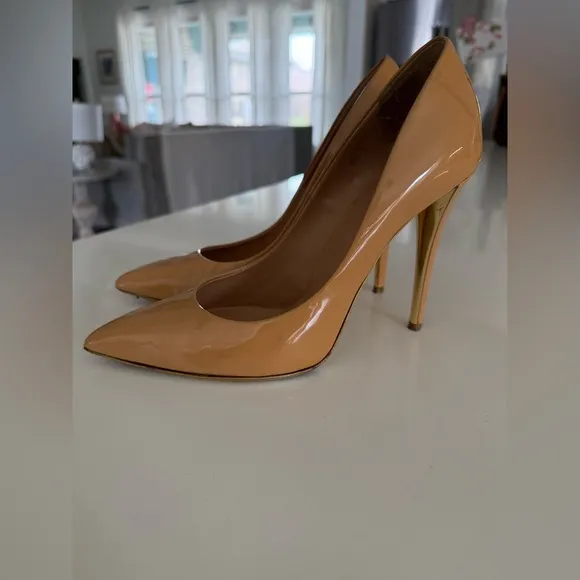 Yves Saint Laurent Paris YSL Beige Patent Pointed Pumps Sz 39 Nude Leather gold