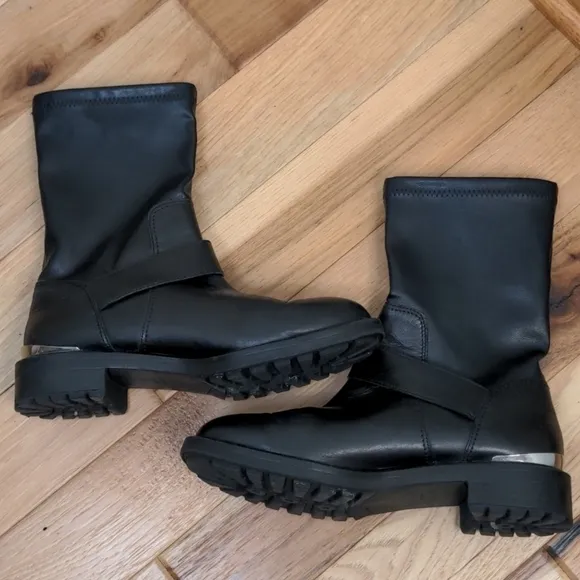 𝅺zara ankle biker boots