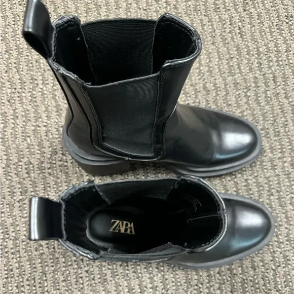 Zara Chelsea boots Size 36 (6 US) like new with 4inch heel