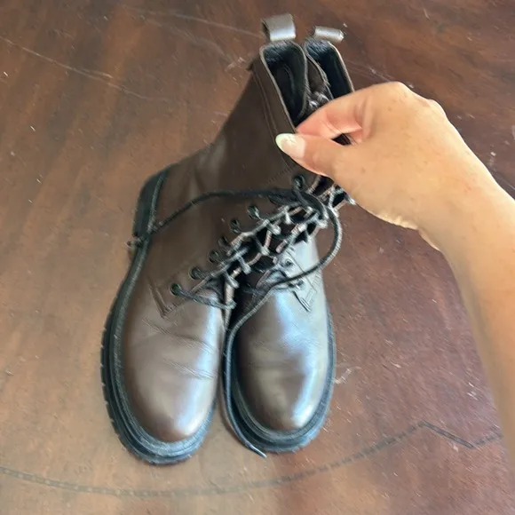ZARA LACED LEATHER ANKLE BOOTS