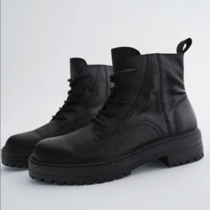 ZARA LOW HEEL LACED 100% LEATHER ANKLE BOOTS