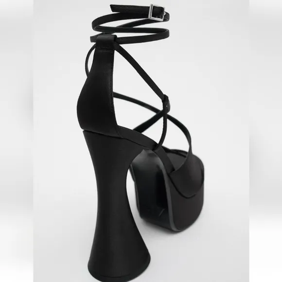 ZARA STRAPPY PLATFORM SANDALS bloggers favorite