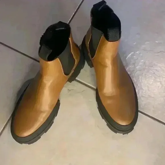 Zara Tan Black rubberized bottom boots size 39