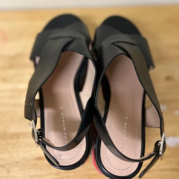 Zara Woman Chic Black and Red Platform studded‎ Sandals Cross-Strap Design 6.5