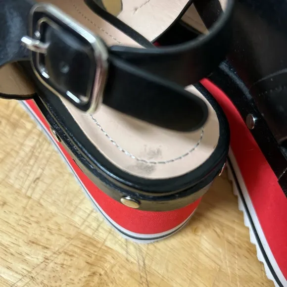 Zara Woman Chic Black and Red Platform studded‎ Sandals Cross-Strap Design 6.5